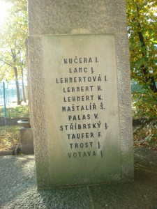 Jména na pomníku. Foto František Cinger