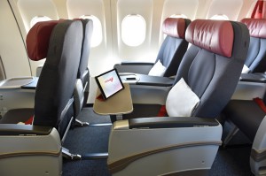 Air Canada rouge - Premium rouge with iPad_foto
